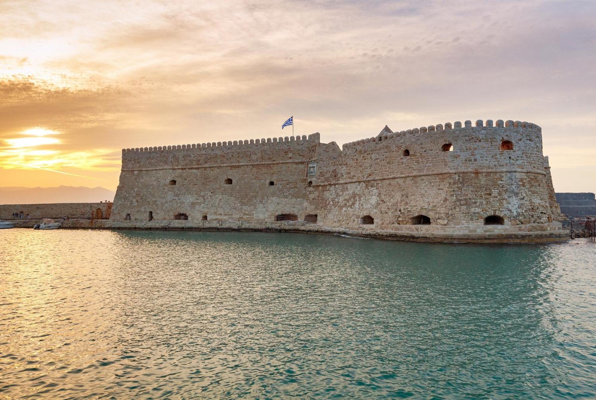 Holiday House Heraklion Deluxe Экстерьер фото